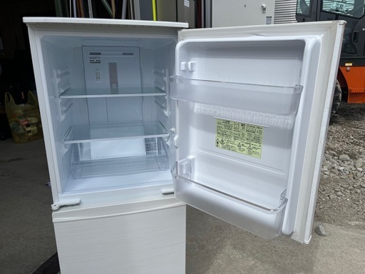 ＳＨＡＲＰ　冷凍冷蔵庫　１３７Ｌ　２ドア　つけかえどっちもドア　ホワイト　２０１９年製　耐熱トップテーブル　ＬＥＤ　ＳＪ－Ｄ１４Ｆ