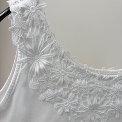 白タンクトップ レースデザイン フリーサイズ 美品の画像