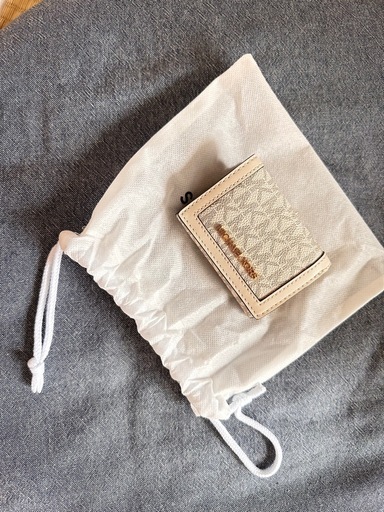新品、micheal kors 財布、ミニサイズです