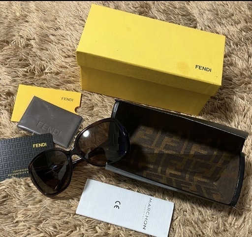 FENDI ブラウンラウンド型サングラス　Fモチーフ　デカサングラス