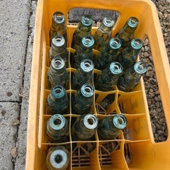 レトロ ラムネ瓶 一本100円　ガーデニングなどに　ケースは売り物ではありません。の画像