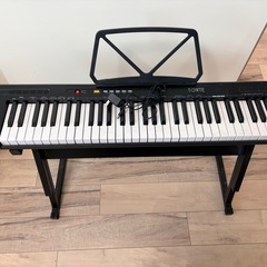 ピアノ　　台と椅子つきの画像