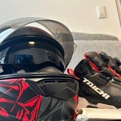 バイクヘルメット、シューズの画像