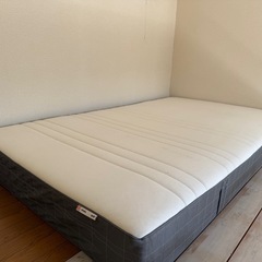 ダブルベッドマットレス&ソファーの画像