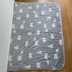 ニトリ 置くだけ敷きパッド セミダブル ベア柄
の画像