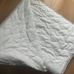 ニトリ 置くだけ敷きパッド セミダブル ベア柄
の画像