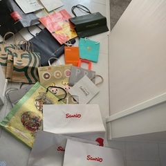 紙袋大量の画像