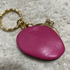 新品未使用★　Kitamura （キタムラ） の「がま口コインケース キーホルダー」黒×ピンクの画像