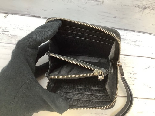 TOD'S コンパクトレザーウォレット