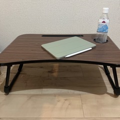 折りたたみ机の画像