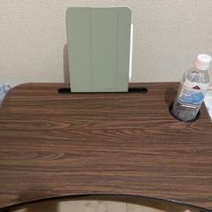 折りたたみ机の画像