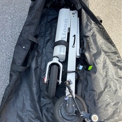 折り畳み電動バイクの画像