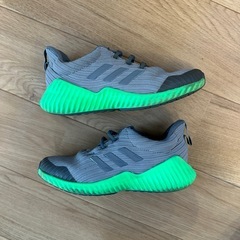 18センチ　adidasの画像