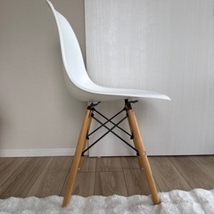 ホワイトチェアの画像