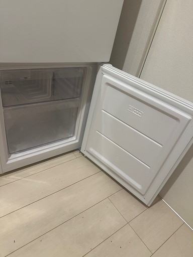 ノンフロン冷凍冷蔵庫 2025年製 121L 半年程使用/Non-CFC refrigerator (121L, 2025)
