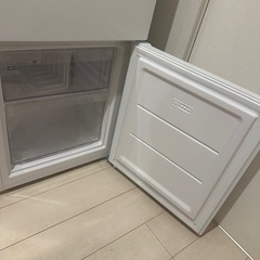 ノンフロン冷凍冷蔵庫 2025年製 121L 半年程使用/Non-CFC refrigerator (121L, 2025)の画像