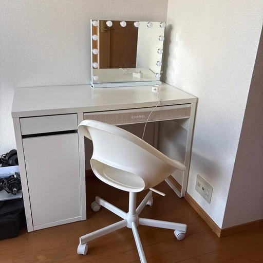 IKEAドレッサーセット‼️（つくえ、椅子、鏡）