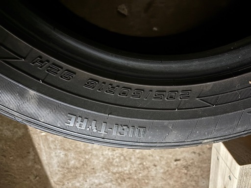 タイヤ　205/60R16 ダンロップ