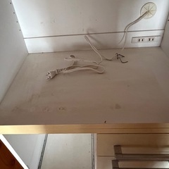 差し上げます食器棚の画像