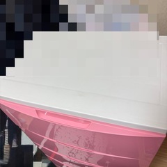 ピンク色の５段チェストの画像