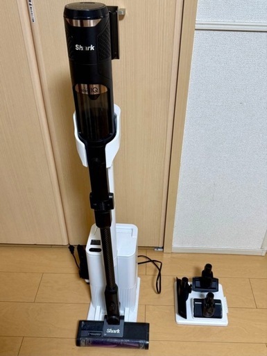 【美品】最終値下げ‼️早い者勝ち‼️Shark CleanSense iQ+ コードレススティッククリーナー IW3241J