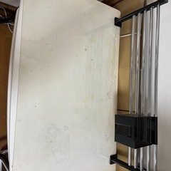 パソコン用テーブルの画像