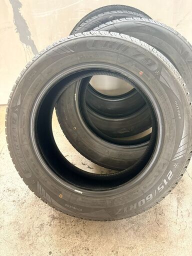 スタッドレスタイヤ 215/60R17 ヨコハマ 2022年製 アルファード等