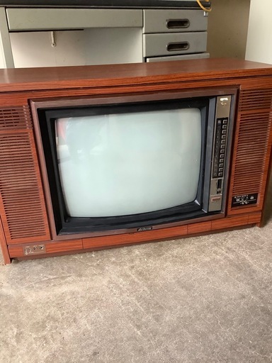 値下げしました！家具調ブラウン管テレビ 60年代家具調ブラウン管白黒テレビで、地デジを見る – みかさベースで