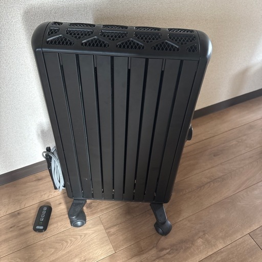 デロンギ　オイルレスヒーター