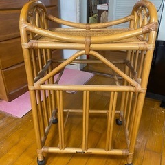 木製ワゴンの画像