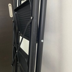 4段折りたたみ脚立ブラックの画像