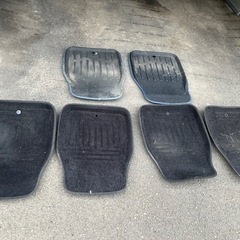 車の足元マットの画像