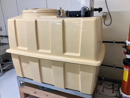 FRP水槽 1000L（テラル製）貯水タンク
・農業・DIY用【引き取り限定】