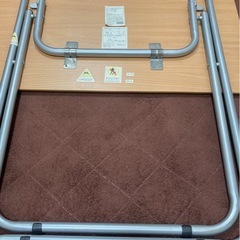 折りたたみテーブルの画像