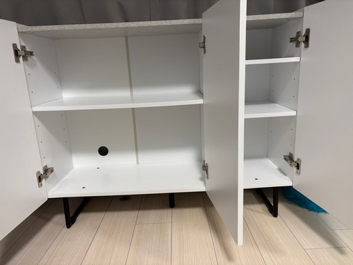 白い収納棚