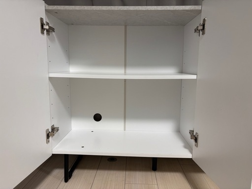 白い収納棚