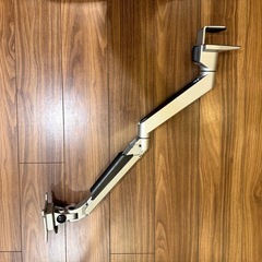 エルゴトロンのモニターアームの画像