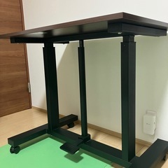 ガス圧昇降式デスクの画像