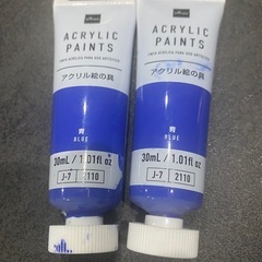 色鉛筆と絵の具の画像