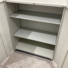 事務用 スチールキャビネット 棚付き 鍵なし
の画像