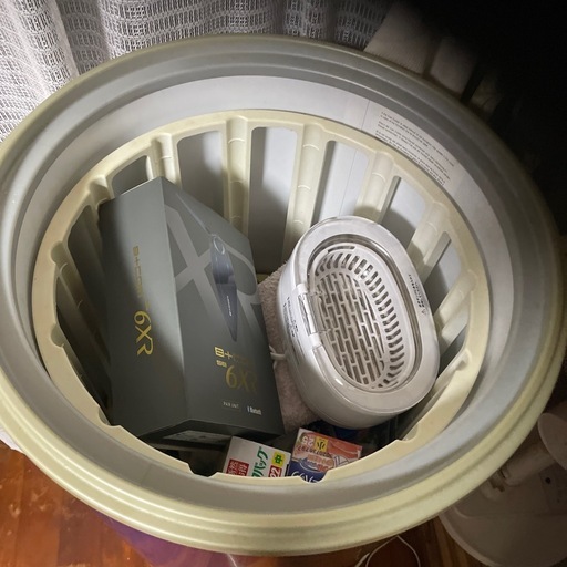 レッドブル　物入れ