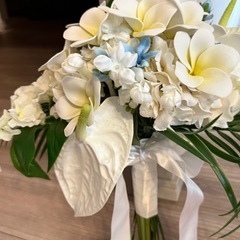 リゾート風ハワイアンなウェディングブーケ　プルメリアの画像