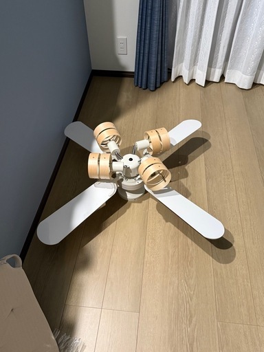 シーリングファン　　ホワイトorナチュラルウッド（新品未使用・組み立て済み）
