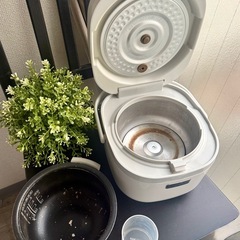 SHARP 炊飯器 3合 KS-C5K-W の画像