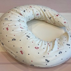 授乳クッションと円座のセットの画像