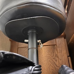 スタンド式サンドバッグ 黒 ボクシンググローブ付きの画像