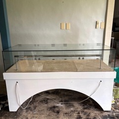 ディスプレイキャビネット　ガラスショーケース ライト付きの画像