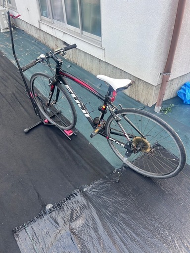 FUJI クロスバイク アルミフレーム シマノALTUS 通勤通学 街乗りに