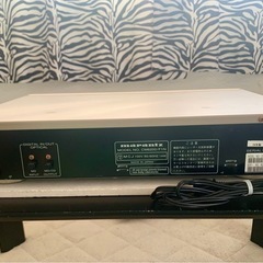 ご視聴ありがとうございます。マランツ、CM 6200、CD/MDです、難ありで、CDトレイが途中で引っ掛かり何度か繰り返すと、CDは聴けます、MDも何度か出し入れすると、聴けます、CD/MDの音出しは問題ありません、修理の出来る方いかがでしょうか、宜しくお願いします。の画像