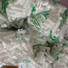 型ぐずれ防止　クッション材　衝撃吸収材　たくさん　詰め物　少しずつ減りますの画像